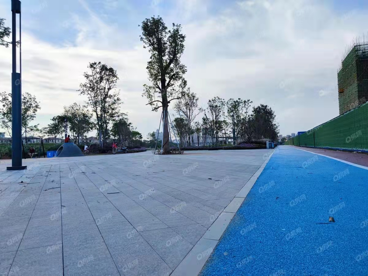 信鴻灣區(qū)智谷均價(jià)-7500元/平