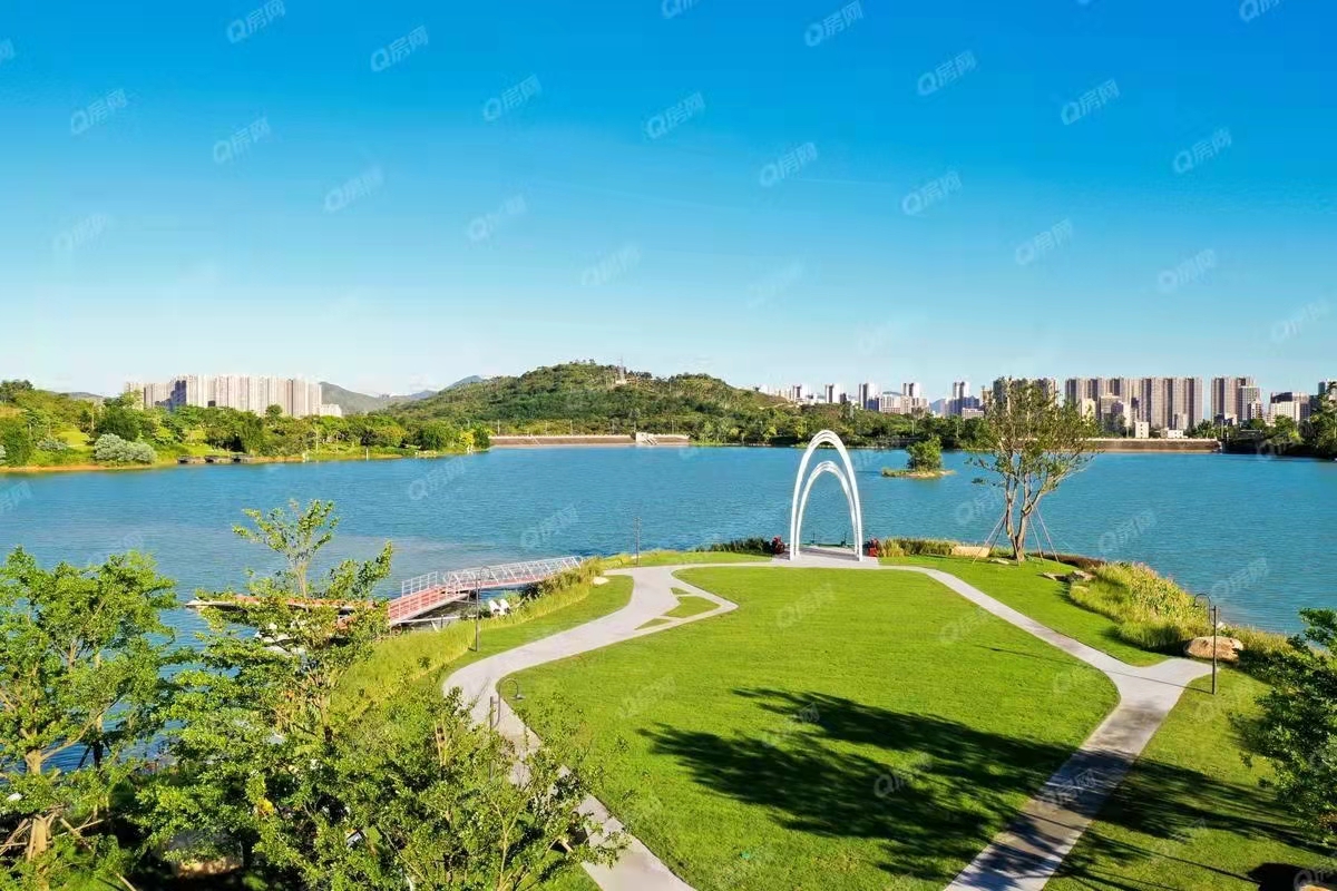 碧輝園十里銀灘，伴海云山苑均價-40000元/平