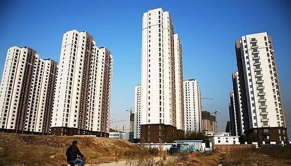 在該房屋取得房屋權證并辦理過戶手續后