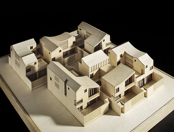 立面上沒有拘泥于傳統地域民居的造型符號