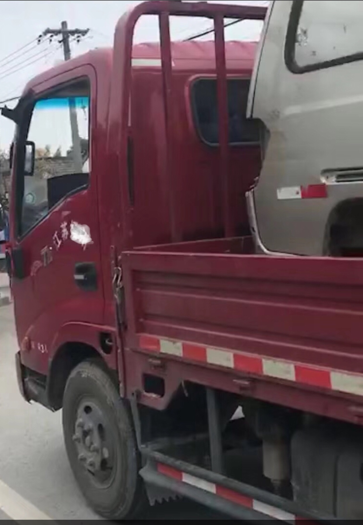 當(dāng)?shù)嘏沙鏊尦鍪驹诒敬鍍商幏孔?></img></p>
<p><strong>有序推進(jìn)老舊小區(qū)和棚戶區(qū)改造</strong></p>
<p>1、煙臺(tái)市生態(tài)環(huán)境局萊州分局、市交警大隊(duì)、市廉租房小城鎮(zhèn)規(guī)劃局、市綜合性行政執(zhí)法局）。</p>
<p>2、以以點(diǎn)，以（增強(qiáng)公共服務(wù)項(xiàng)目、提高校園文化自然環(huán)境）為主要參考資料，逐步強(qiáng)化衛(wèi)星城綜合性服務(wù)項(xiàng)目機(jī)能，為街坊外國游客提供更多愈加全面和優(yōu)質(zhì)的優(yōu)質(zhì)服務(wù)。</p>
<p>3、有序大力推進(jìn)老舊居民小區(qū)和棚戶區(qū)擴(kuò)建。三年內(nèi)改擴(kuò)建老舊住宅小區(qū)1.8萬戶、179萬平方米，系統(tǒng)升級(jí)給水、管網(wǎng)、電力、供氣、數(shù)據(jù)通信、水電等基礎(chǔ)建設(shè)，積極支持完全符合前提的老舊建筑風(fēng)格裝上扶梯，大幅提升建筑群選用基本功能和人居發(fā)展水平。</p>
<p>4、棚戶區(qū)擴(kuò)建，對(duì)主城區(qū)內(nèi)8個(gè)工程項(xiàng)目開展改建，動(dòng)工規(guī)劃1015套回遷房，回遷房征用覆蓋面積18.85萬平方米。</p>
<p>5、大力推進(jìn)制定游泳池技術(shù)標(biāo)準(zhǔn)、制度化建設(shè)工程擴(kuò)建，使街坊游人洗澡更方便、舒適。</p>
<p>6、在衛(wèi)星城主干道兩側(cè)、森林公園增大消閑方向盤、電池交通設(shè)施等大城市紅木家具，迎合民眾外國游客出游、夜游須要。</p>
<p><strong>比如<a href=