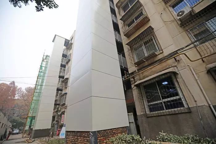 其余回遷房樓棟對(duì)應(yīng)一臺(tái)電梯