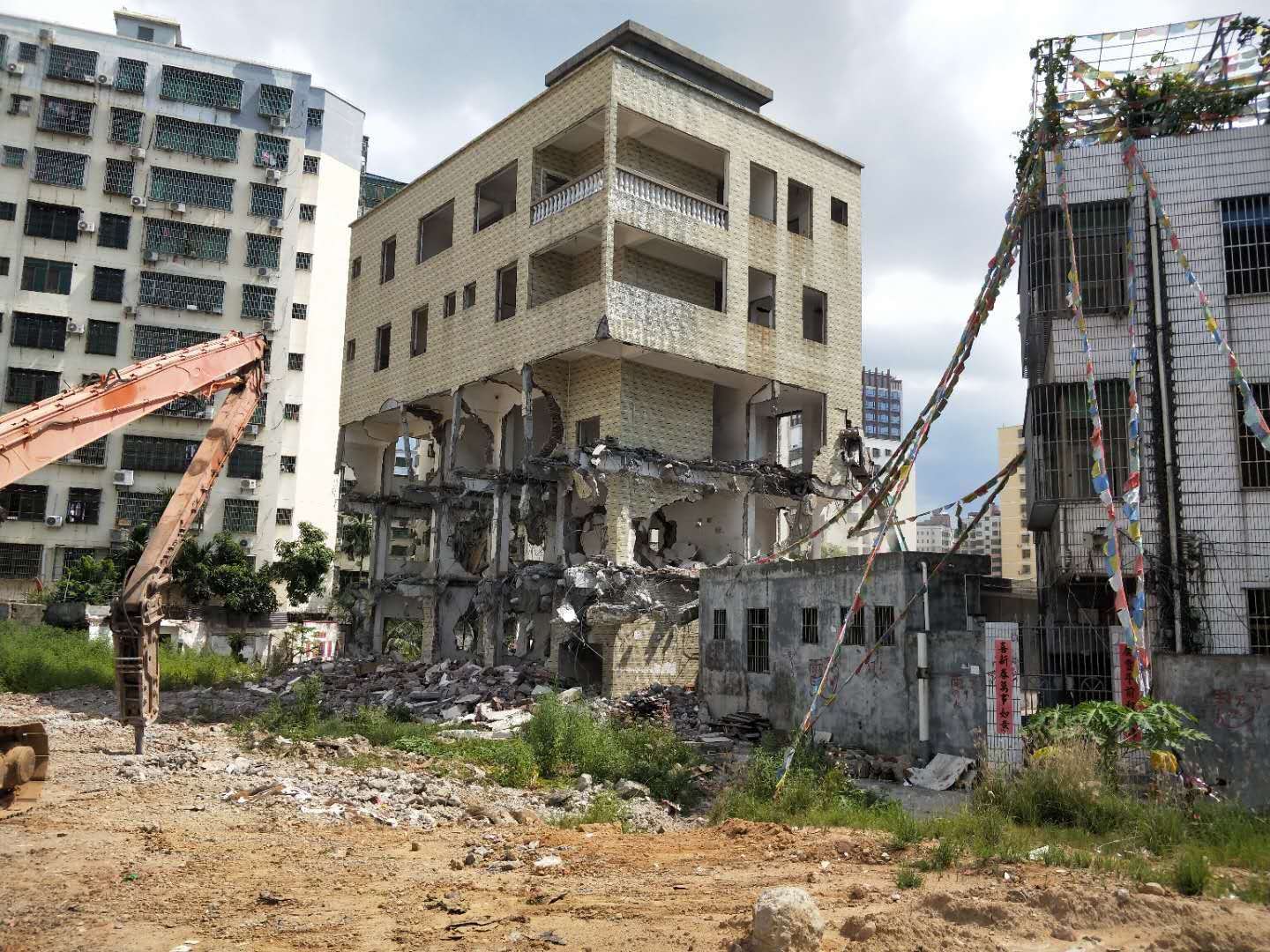 用?？谧钆；剡w房來形容