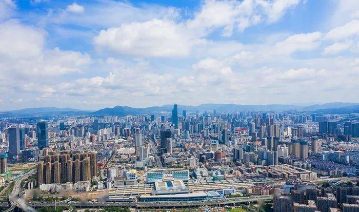 推進城中村改造項目